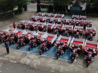 30 Unit kendaraan roda tiga untuk KDKMP di Kabupaten Rembang tiba hari ini (28/4/2026) di Makodom Rembang. Foto: rembangsepekan.com