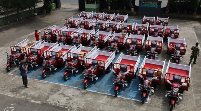30 Unit kendaraan roda tiga untuk KDKMP di Kabupaten Rembang tiba hari ini (28/4/2026) di Makodom Rembang. Foto: rembangsepekan.com