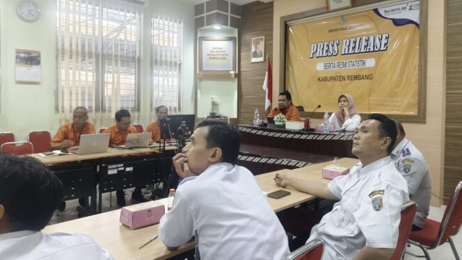 
					BPS Rembang merilis data inflasi Maret, Rabu (1/4/2026). Foto: rembangsepekan.com