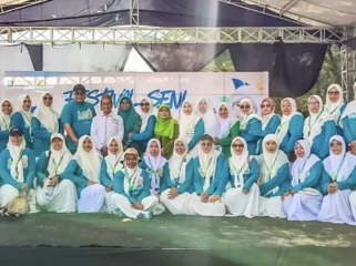 Harlah ke-76 Fatayat NU di Pantai Karangjahe, Minggu (19/4/2026). Foto: rembangsepekan.com