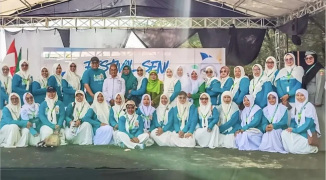 Harlah ke-76 Fatayat NU di Pantai Karangjahe, Minggu (19/4/2026). Foto: rembangsepekan.com