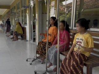 Puluhan Siswa SD di Kragan, Rembang diduga alami keracunan usai konsumsi MBG, Selasa (21/4/2025). Foto: rembangsepekan.com