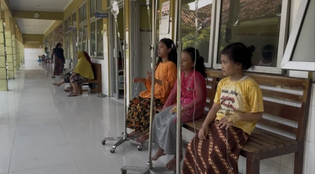 Puluhan Siswa SD di Kragan, Rembang diduga alami keracunan usai konsumsi MBG, Selasa (21/4/2025). Foto: rembangsepekan.com