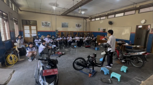 Pelatihan otomotif di BLK Dinperinaker Rembang, Rabu (29/4/2026). Foto: rembabgsepekan.com