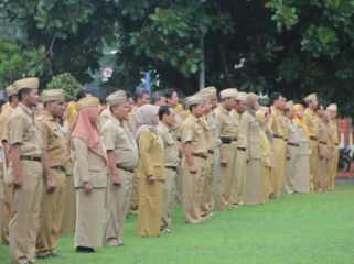 ASN Pemkab Rembang saat mengikuti apel. Foto: rembangsepekan.com