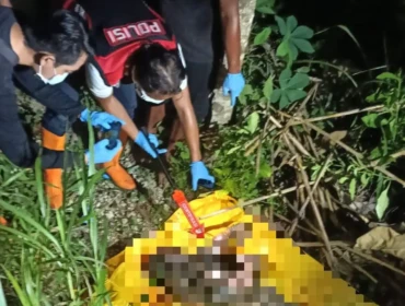 Polisi mengevakuasi mayat remaja terkubur di perkebunan Desa Gandrirojo, Sedan, Rabu (29/4/2026) petang. Foto: rembangsepekan.com