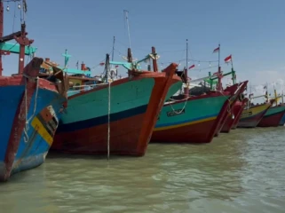 Ratusan kapal nelayan sandar di Pelabuhan Perikanan Tasikagung Rembang, Selasa (19/5/2026). Foto: rembangsepekan.com