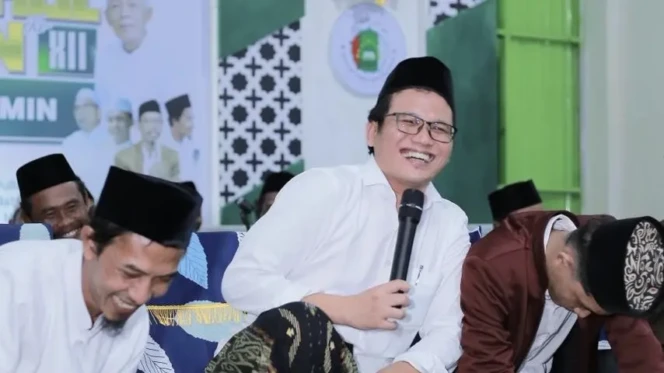 
					Pengasuh Ponpes LP3iA Narukan, Kragan, Rembang KH Zaimul Umam Nursalim (Gus Umam) yang juga adik dari tokoh ulama kondang KH. Bahauddin Nursalim (Gus Baha). Foto: rembangsepekan.com