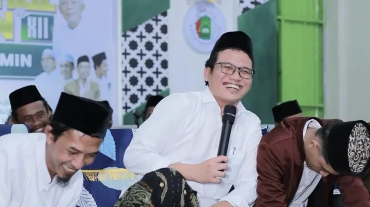 Pengasuh Ponpes LP3iA Narukan, Kragan, Rembang KH Zaimul Umam Nursalim (Gus Umam) yang juga adik dari tokoh ulama kondang KH. Bahauddin Nursalim (Gus Baha). Foto: rembangsepekan.com