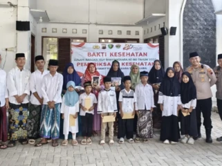 Polres Rembang bersama RS Bhayangkara dan Pondok Pesantren LP3IA Al-Quran Narukan menggelar bakti religi, bakti kesehatan, dan bakti sosial dalam rangka memperingati Hari Bhayangkara ke-80, Kamis (25/6/2026). Foto: rembangsepekan.com