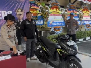 Polres Rembang menggelar Konferensi Pers atas dua kasus kriminal, Selasa (30/6/2026). (Foto: rembangsepekan.com)