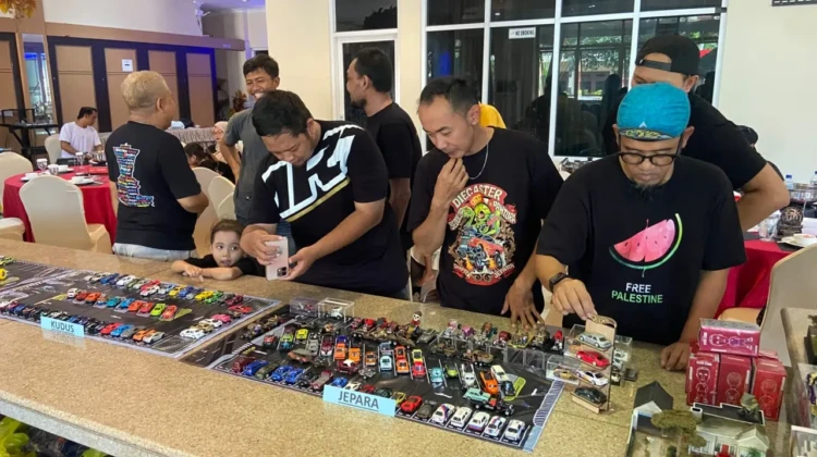 Ratusan kolektor diecast dari wilayah Pantura Jawa Tengah Kopgab di Rembang, Minggu (21/6/2026). Foto: rembangsepekan.com