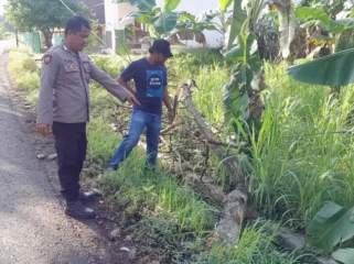 Polisi melakukan olah TKP di lokasi insiden di Desa Sidowayah, Pancur, pada Selasa (23/6/2026). Foto: rembangsepekan.com