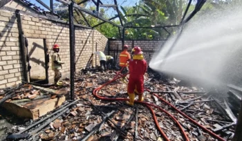 Rumah milik warga Desa Ringin, Pamotan, Rembang, terbakar, Rabu (22/7/2026) pagi. Foto: rembangsepekan.com