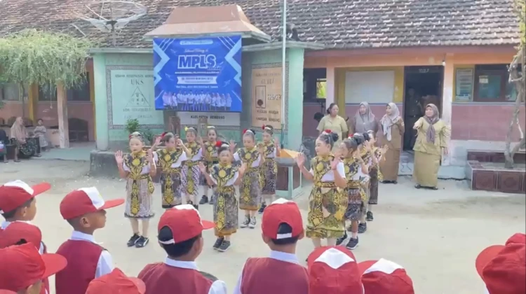 Pembukaan MPLS di SDN Mojokerto, Kragan, Senin (13/7/2026). Foto: rembangsepekan.com