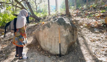 Prasasti kuno beraksara China ditemukan warga di Dukuh Ngasinan, Desa Warugunung, Pancur. Foto: rembangsepekan.com