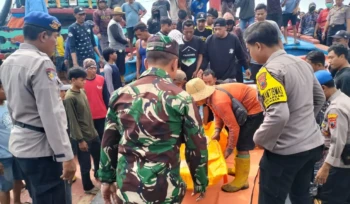 Jenazah ABK tiba di Pelabuhan Perikanan Nusantara (PPN) Tasikagung, Rembang, Senin (13/7/2026) siang. Foto: rembangsepekan.com
