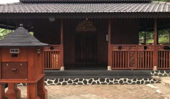 Makam Putri Campa di Kompleks Pasujudan Sunan Bonang di Bonang, Lasem, Rembang. Foto: rembangsepekan.com