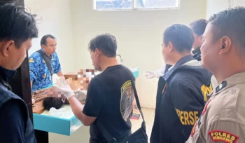 Jenazah korban saat di ruang kamar mayat RSUD Rembang, Senin (17/8/2026). Foto: rembangsepekan.com