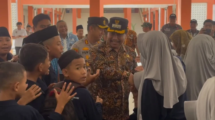 Bupati Rembang mengunjungi lokasi Sekolah Rakyat (SR) di Desa Kaliombo, Sulang, Selasa (4/8/2026). Foto: rembangsepekan.com