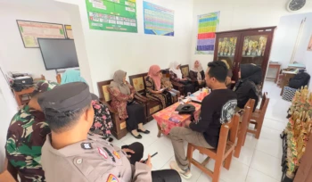Mediasi digelar pada Selasa (22/9/2026), di SDN Kedungasem, Sumber. (Foto: rembangsepekan.com)